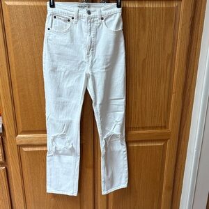 Abercrombie and Fitch ladies distressed ankle jeans size 24/00R new without tags